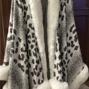 Kathy Ireland Black and White Animal Print Cape